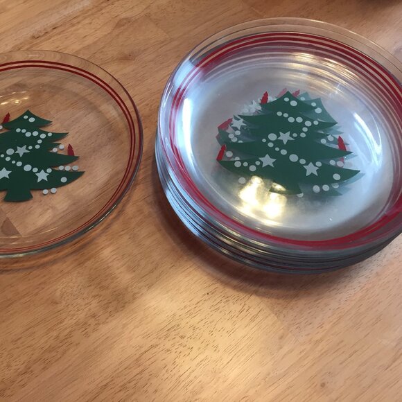 SET OF 8 DESERT/SALAD HOLIDAY PLATES. 8" - Picture 1 of 3